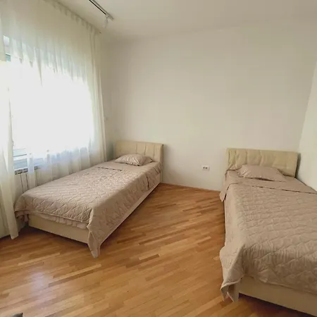 Debar Maalo 2bdrm Apt, 2 Min Walk To Park Apartment Skopje