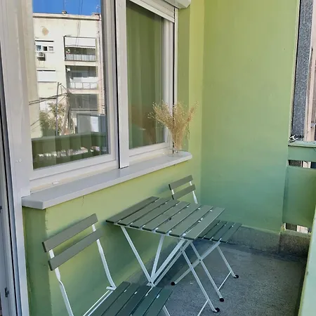 Debar Maalo 2bdrm Apt, 2 Min Walk To Park Апартаменты Скопье
