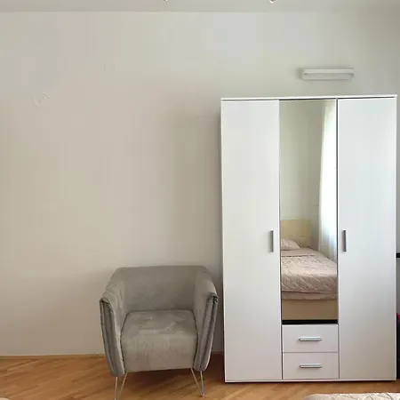 Debar Maalo 2bdrm Apt, 2 Min Walk To Park * Skopje