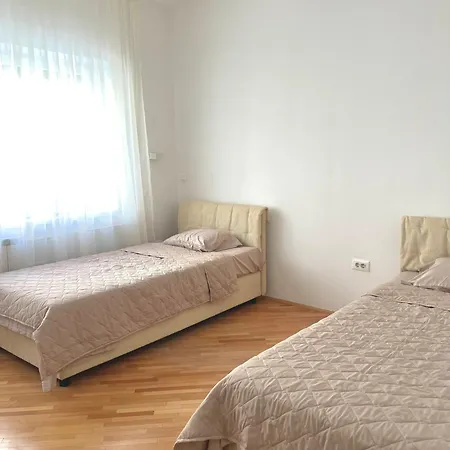 Debar Maalo 2bdrm Apt, 2 Min Walk To Park * Skopje