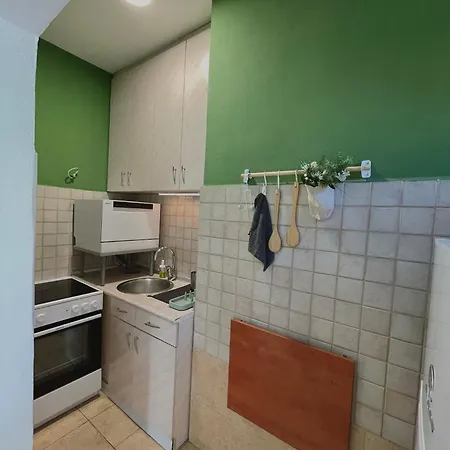 Apartment Debar Maalo 2bdrm Apt, 2 Min Walk To Park *