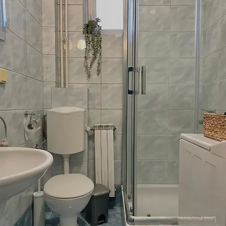 Debar Maalo 2bdrm Apt, 2 Min Walk To Park Скопье