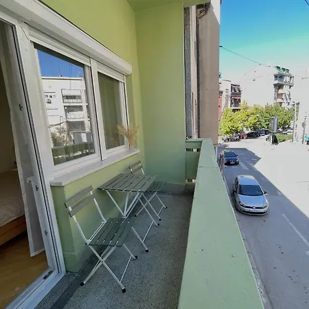 Debar Maalo 2bdrm Apt, 2 Min Walk To Park