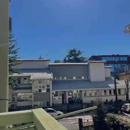 Debar Maalo 2bdrm Apt, 2 Min Walk To Park