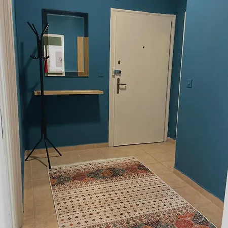 Debar Maalo 2bdrm Apt, 2 Min Walk To Park Апартаменты