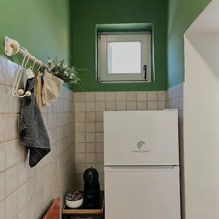 Apartment Debar Maalo 2bdrm Apt, 2 Min Walk To Park *