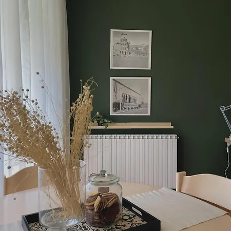Debar Maalo 2bdrm Apt, 2 Min Walk To Park Apartment *