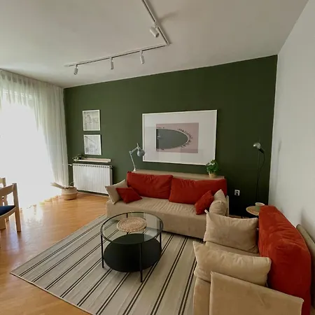 Debar Maalo 2bdrm Apt, 2 Min Walk To Park Скопье