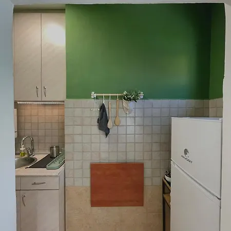 Debar Maalo 2bdrm Apt, 2 Min Walk To Park *