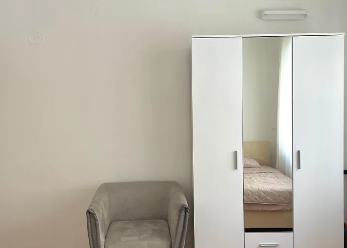 Debar Maalo 2bdrm Apt, 2 Min Walk To Park * スコピエ