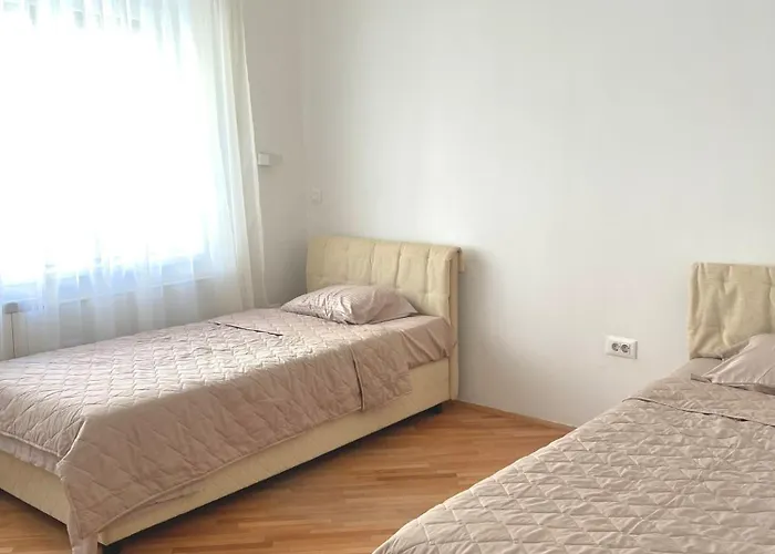 Debar Maalo 2bdrm Apt, 2 Min Walk To Park * スコピエ