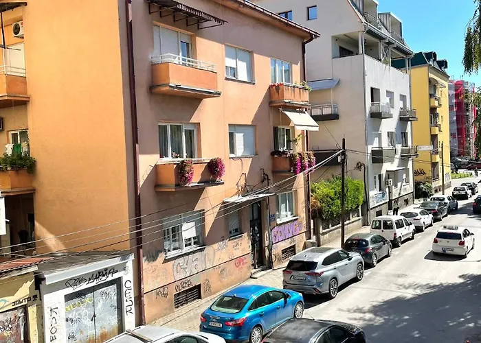 Debar Maalo 2bdrm Apt, 2 Min Walk To Park * スコピエ