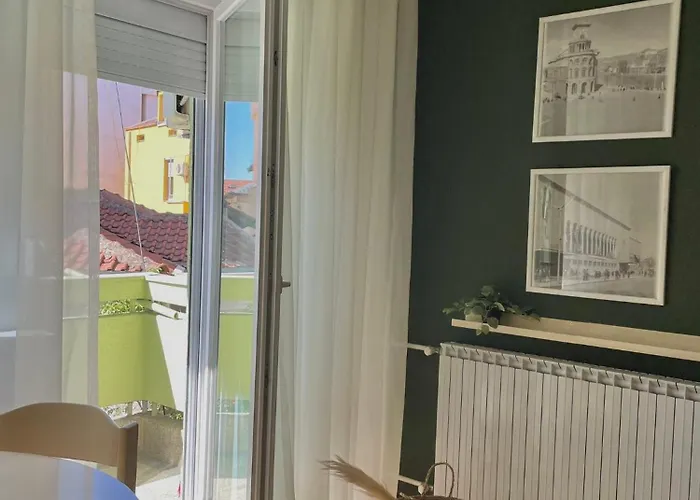 Debar Maalo 2bdrm Apt, 2 Min Walk To Park *