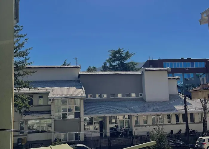 Debar Maalo 2bdrm Apt, 2 Min Walk To Park