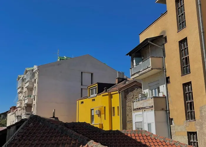 Апартаменты Debar Maalo 2bdrm Apt, 2 Min Walk To Park