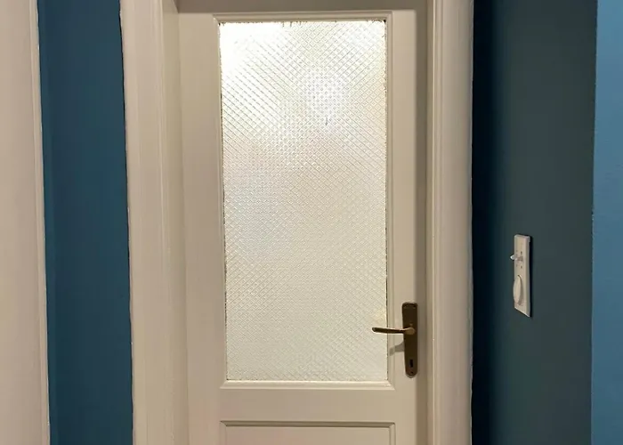 Debar Maalo 2bdrm Apt, 2 Min Walk To Park アパート *