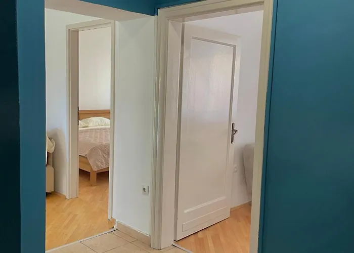 Debar Maalo 2bdrm Apt, 2 Min Walk To Park Скопье