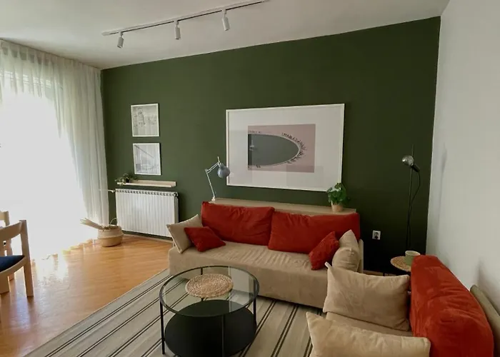 Debar Maalo 2bdrm Apt, 2 Min Walk To Park スコピエ